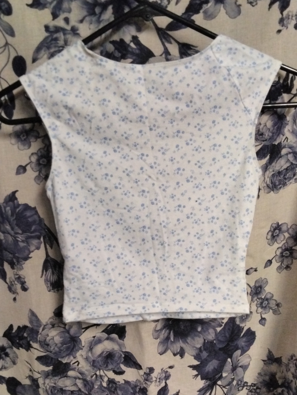 Hollister Blue Floral Ruched Crop Top - Picture 2 of 5